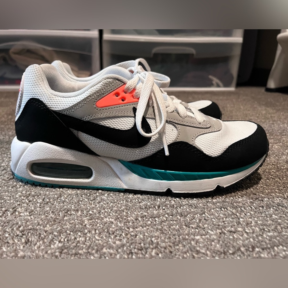 Gently used women’s Nike tennis shoes.